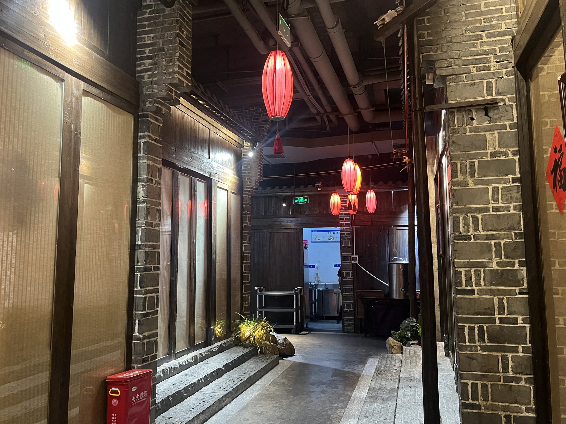 皇厨七鲤生态土菜古风街巷主题空间实景