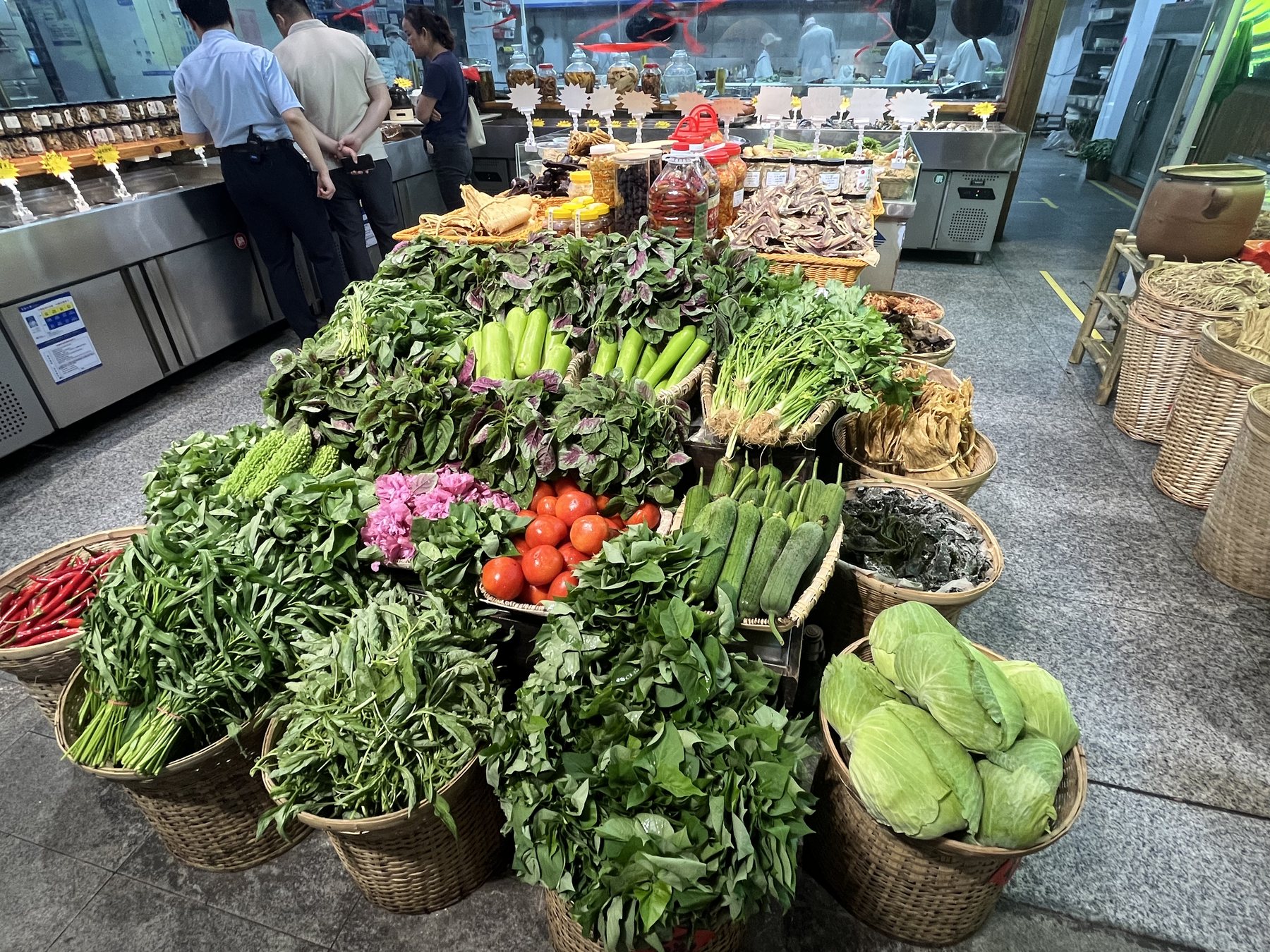 皇厨七鲤生态土菜明档现点食材区